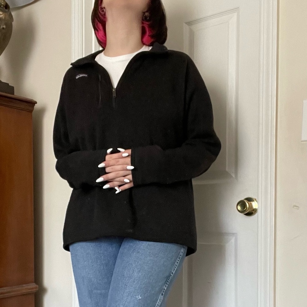 long-sleeved black sweater (regular-fit)